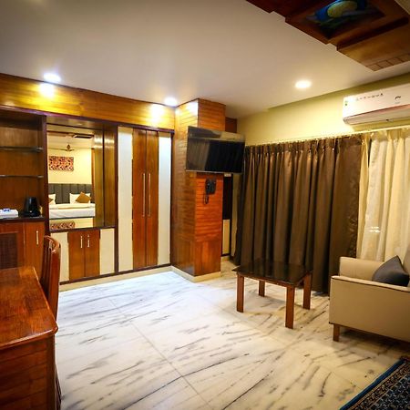 Hotel Lj Dadi'S Grand à Visakhapatnam Extérieur photo