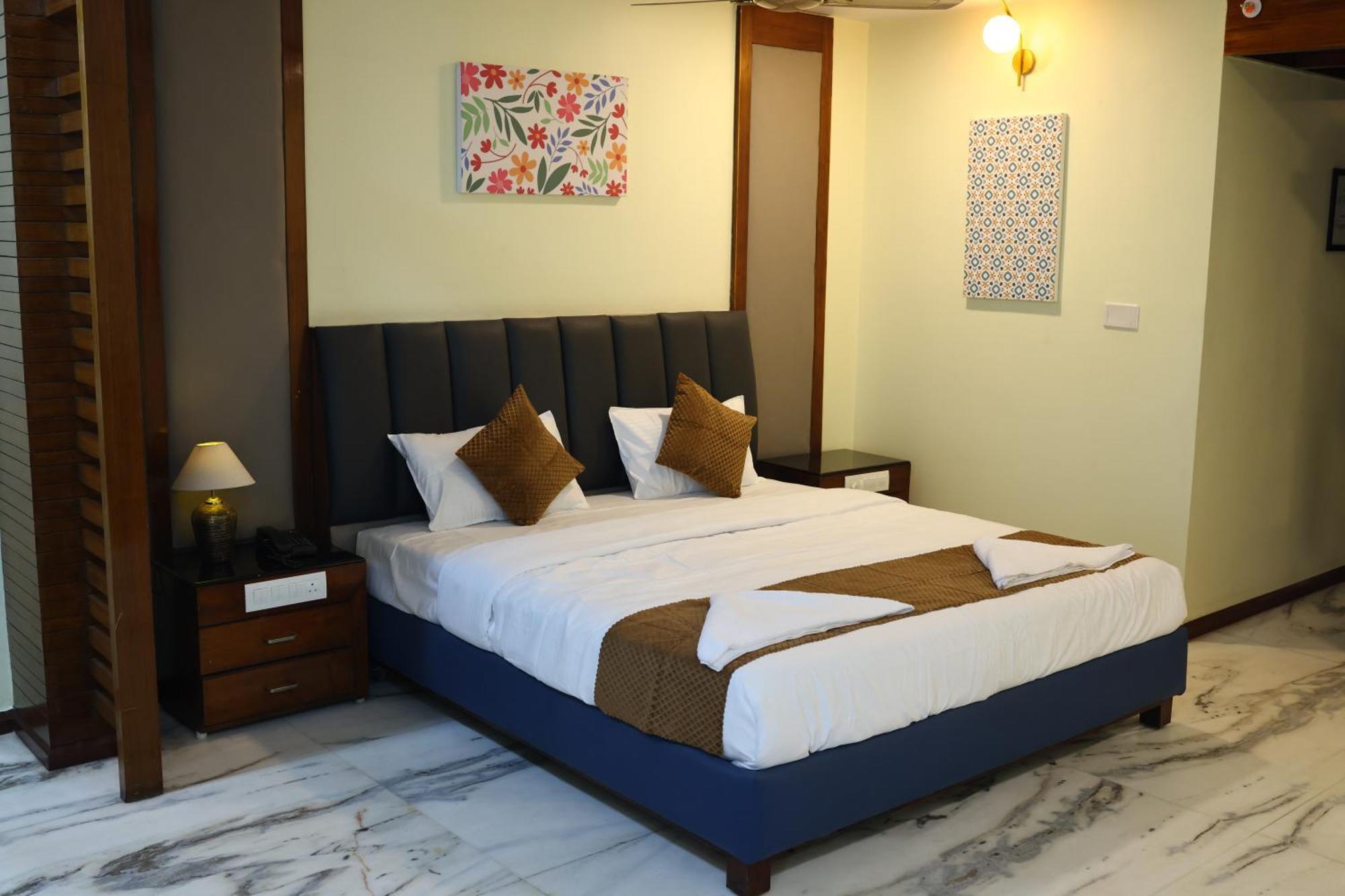 Hotel Lj Dadi'S Grand à Visakhapatnam Extérieur photo