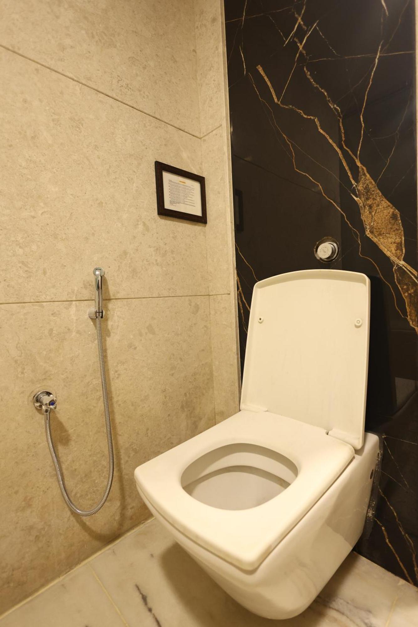 Hotel Lj Dadi'S Grand à Visakhapatnam Extérieur photo