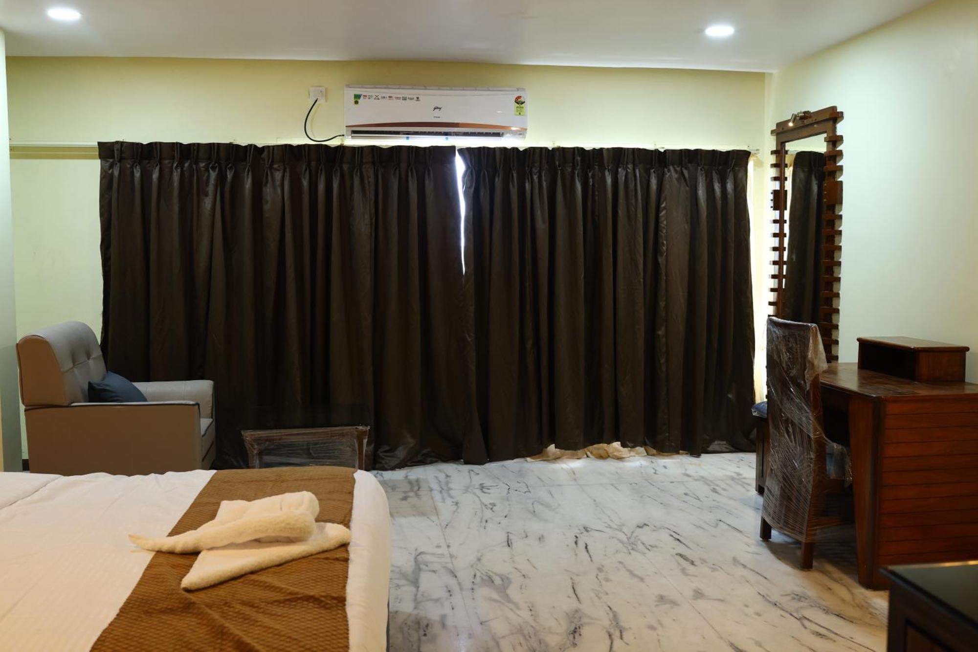 Hotel Lj Dadi'S Grand à Visakhapatnam Extérieur photo