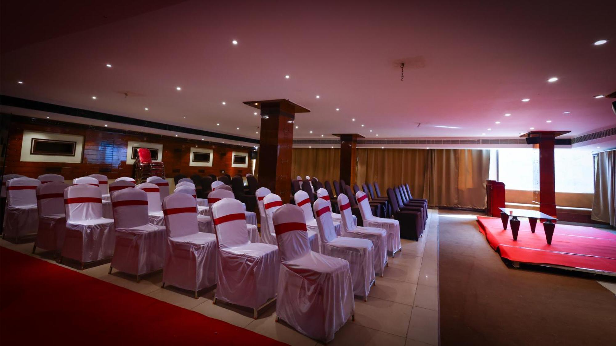 Hotel Lj Dadi'S Grand à Visakhapatnam Extérieur photo